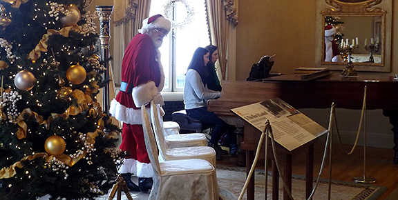 santa-in-the-music-room