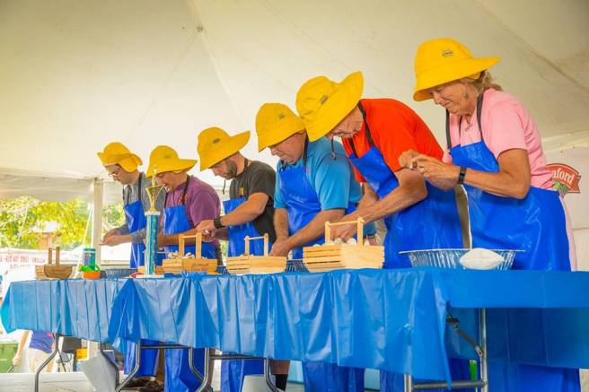 Maine-State-Clam-Shucking-Contest-Yarmouth-Clam-Festival