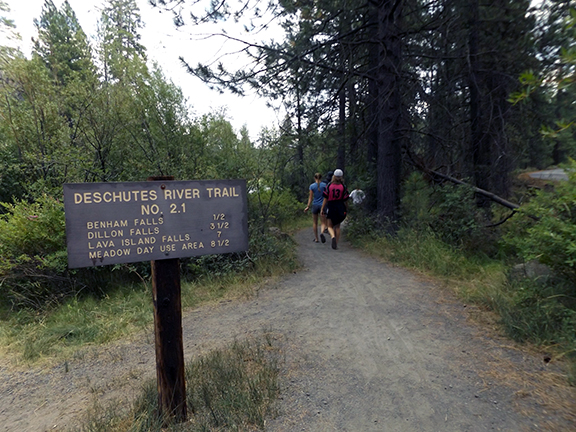 Deschutes-River-Trail-2.1-trailhead-sign