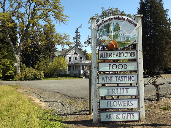 The-Gorge-White-House-sign-Fruit-Loop
