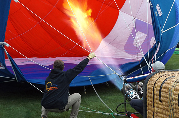 Tigard-Festival-of-Balloons-inflation6
