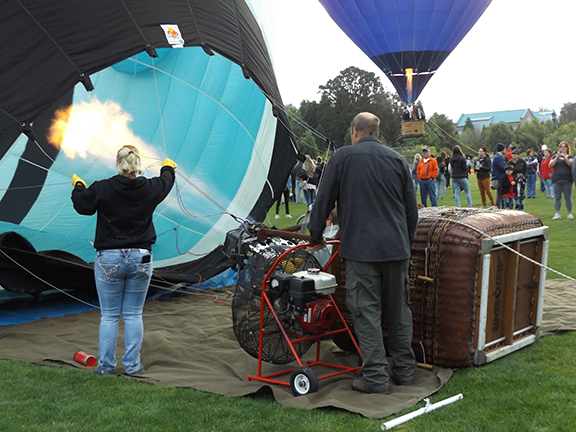 Tigard-Festival-of-Balloons-inflation8