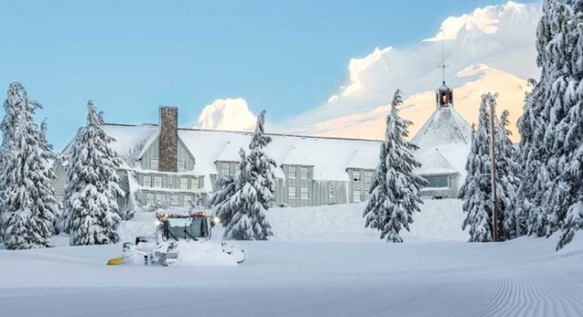 Timberline-Lodge-in-the-snow