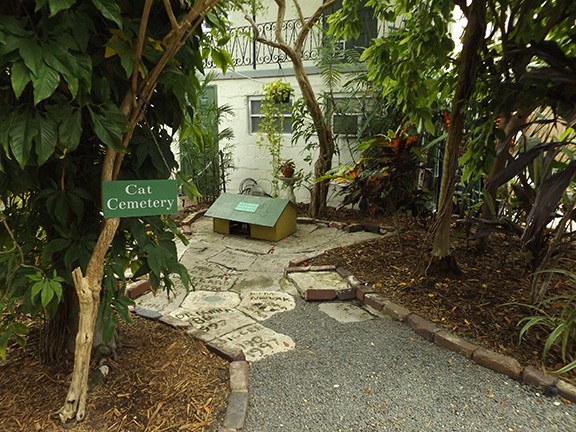 cat-cemetery-Ernest-Hemingway-House-Museum-Key-West