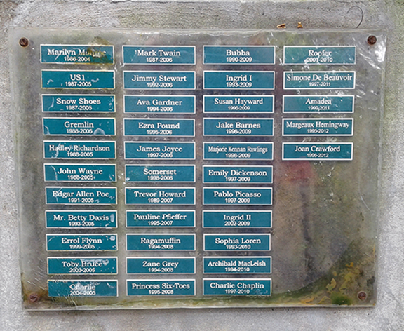 cat-memorial-Ernest-Hemingway-House-Museum-Key-West