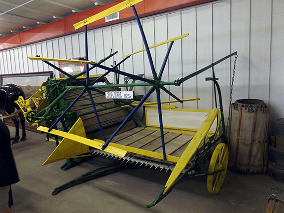 Fort-Walla-Walla-Museum-grain-binder