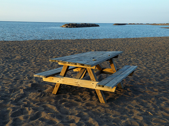 picnic-table-Presque-Isle-Lighthouse-Erie-Pennsylvania2