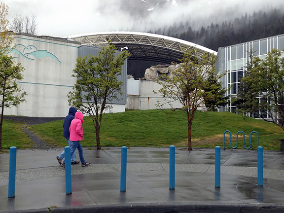 Alaska-SeaLife-Center-entrance