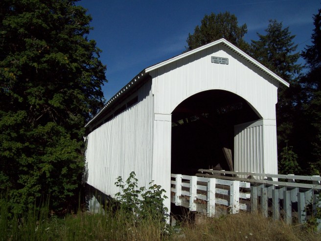 Mosby-Creek-Covered-Bridge-near-Cottage-Grove