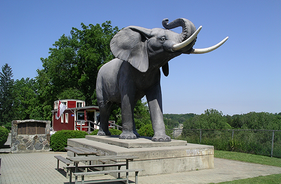 Jumbo-Monument-Saint-Thomas-Ontario2