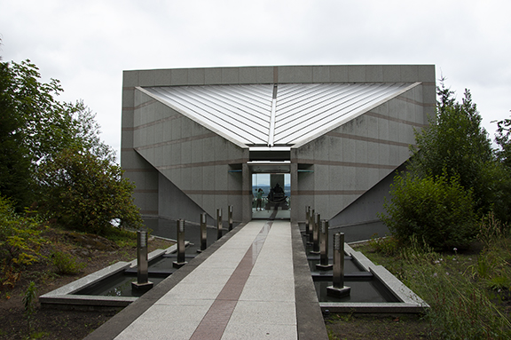 meditation-chapel-upper-garden-The-Grotto-Portland