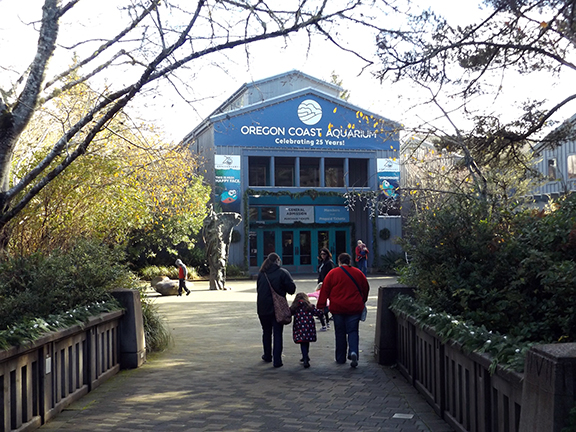 Oregon-Coast-Aquarium-entrance-Newport