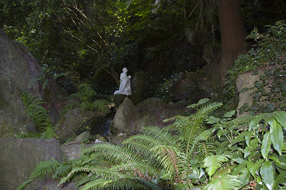 Saint-Philip-Benizi-lower-garden-The-Grotto-Portland